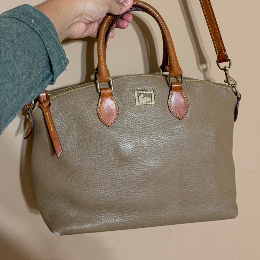 SOLD Olive dooney and bourke pebble crossbody